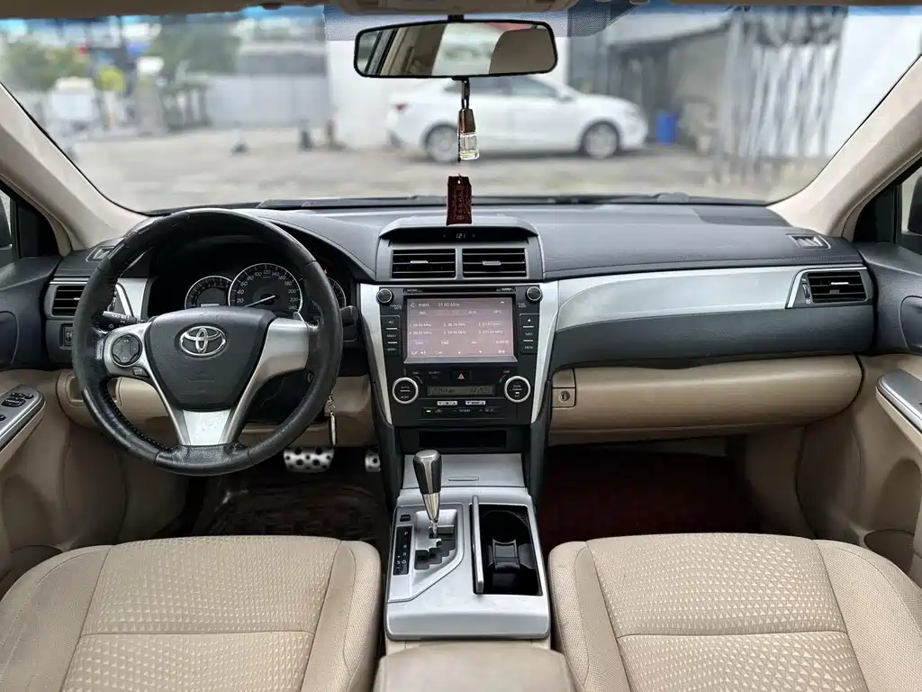 Toyota Camry — миниатюра 13