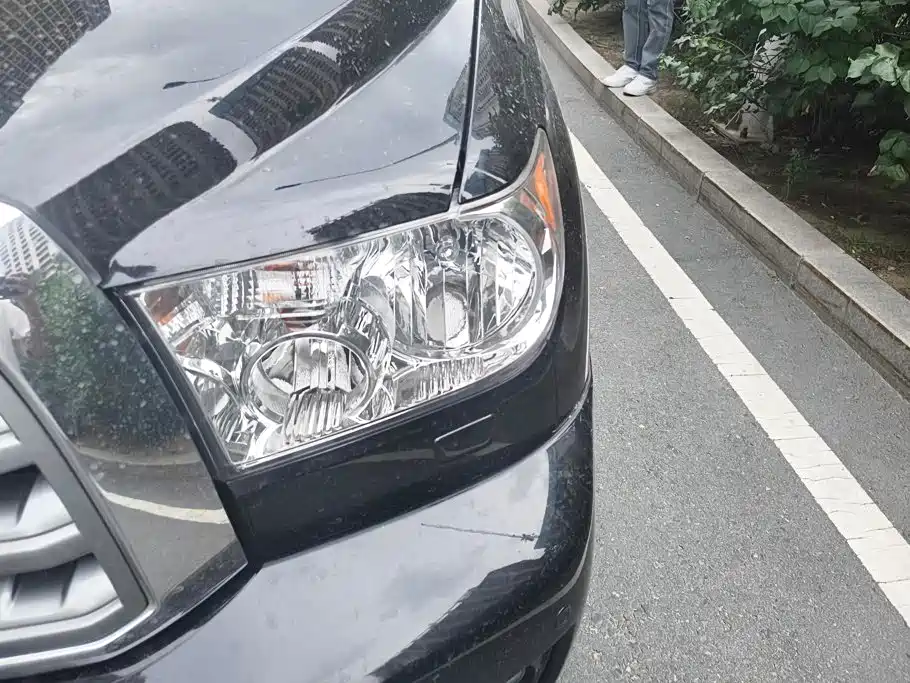 Toyota Sequoia — миниатюра 5