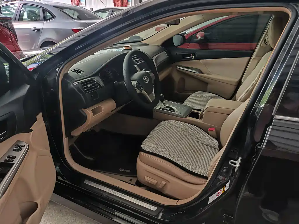 Toyota Camry — миниатюра 3