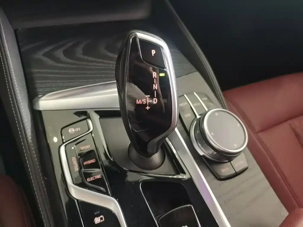 BMW 5 Series New Energy — миниатюра 14