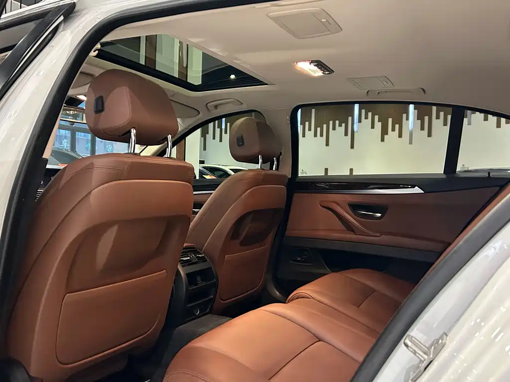 BMW 5 Series — миниатюра 19
