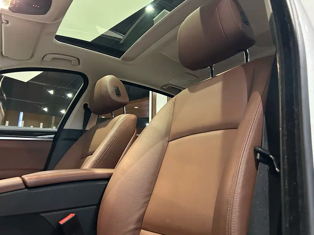 BMW 5 Series — миниатюра 12