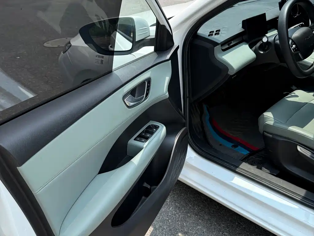 Roewe D6 2025 450km
