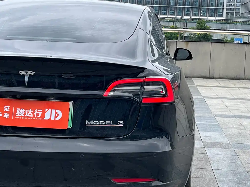 Tesla Model 3 — миниатюра 20