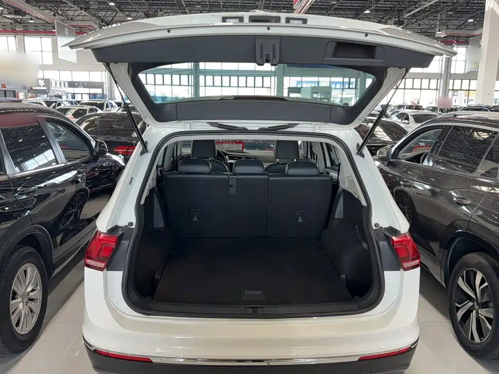 Volkswagen Tiguan L — миниатюра 11