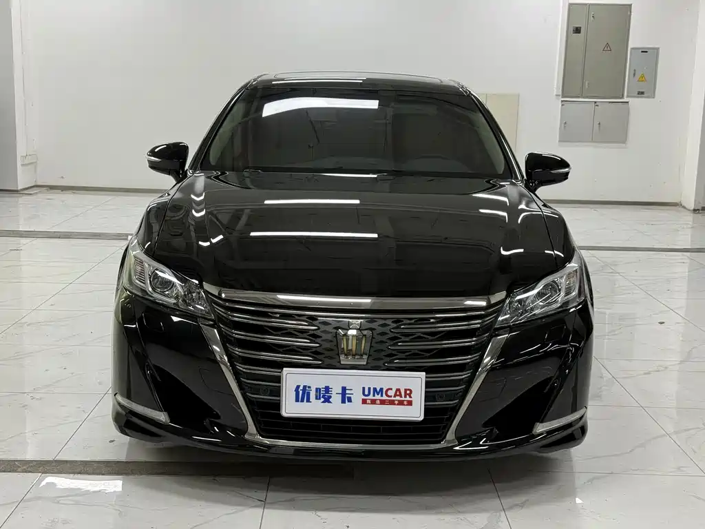 Toyota Crown — миниатюра 2