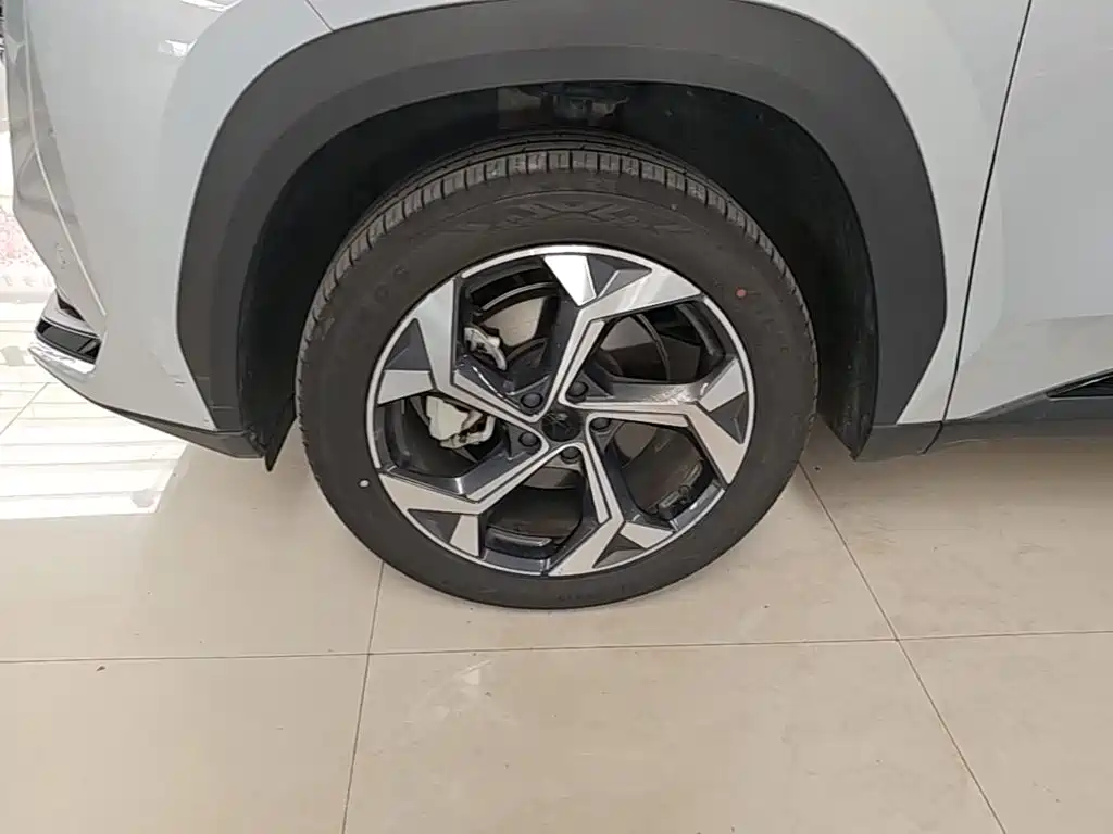 Geely Boyue L — миниатюра 23