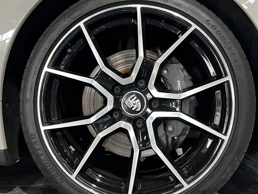 Porsche Taycan — миниатюра 4