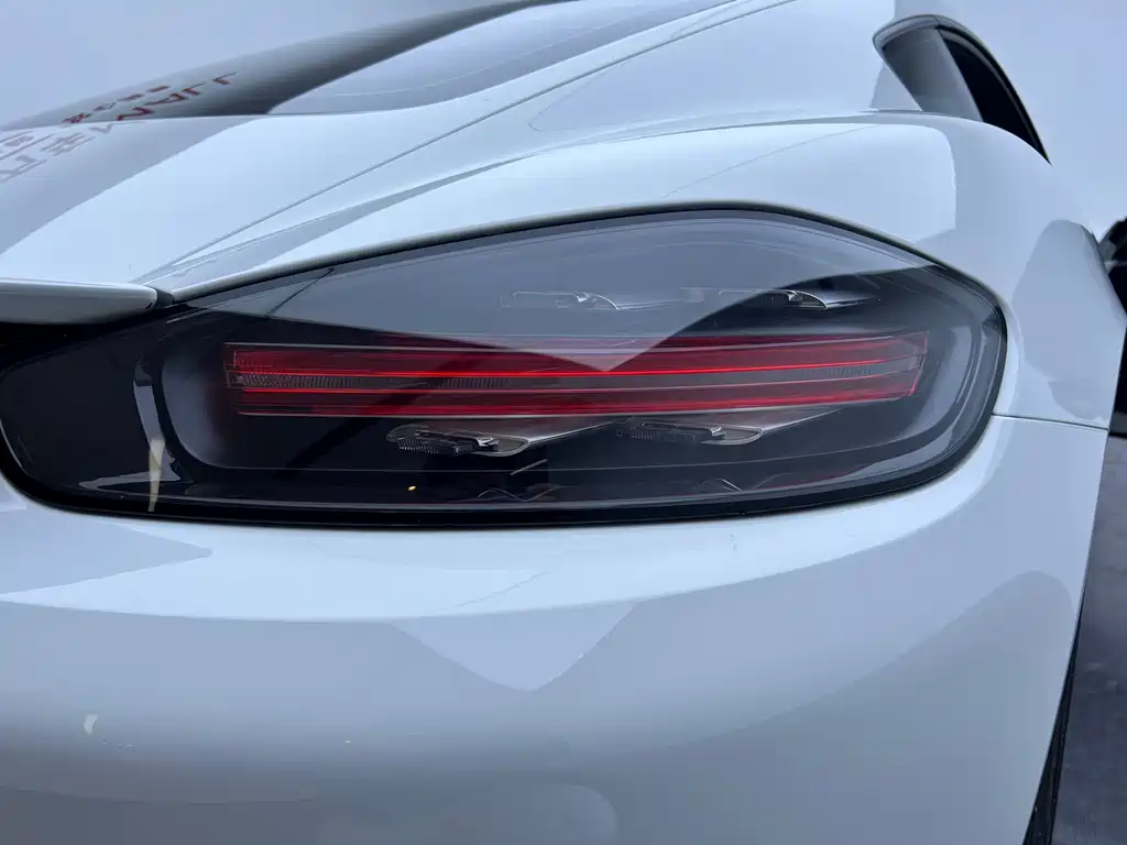 PORSCHE 718