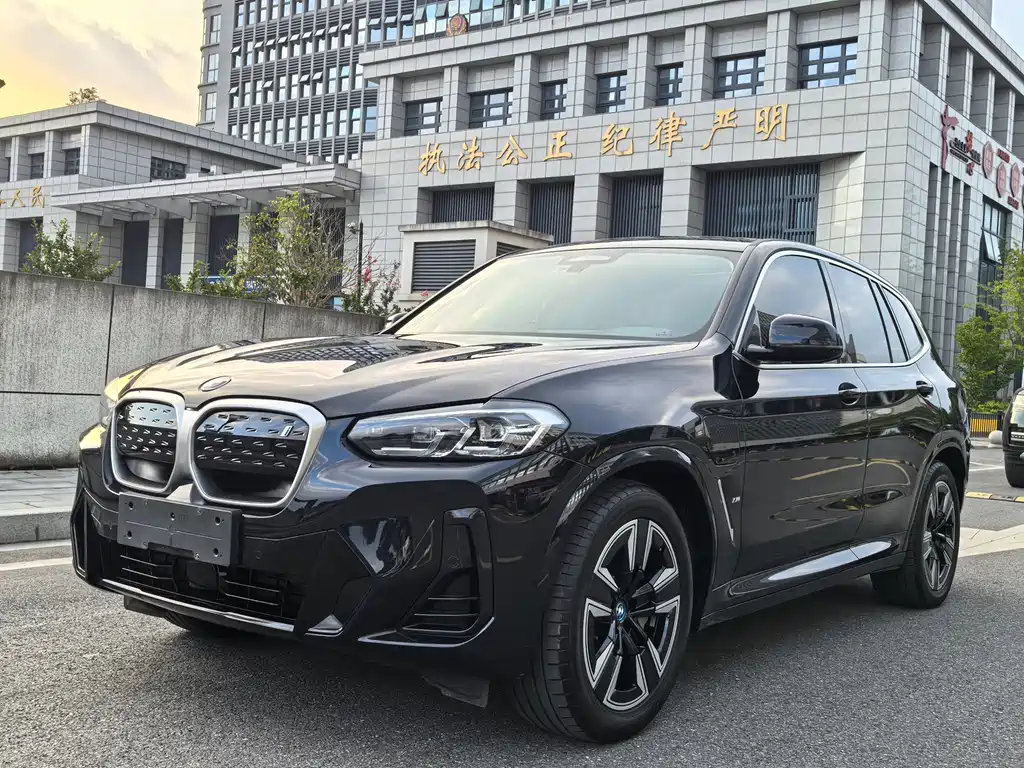 BMW iX3