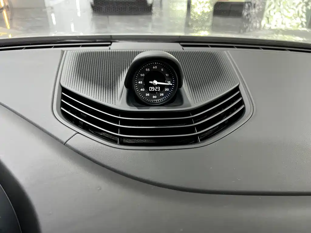 Porsche Taycan — миниатюра 11