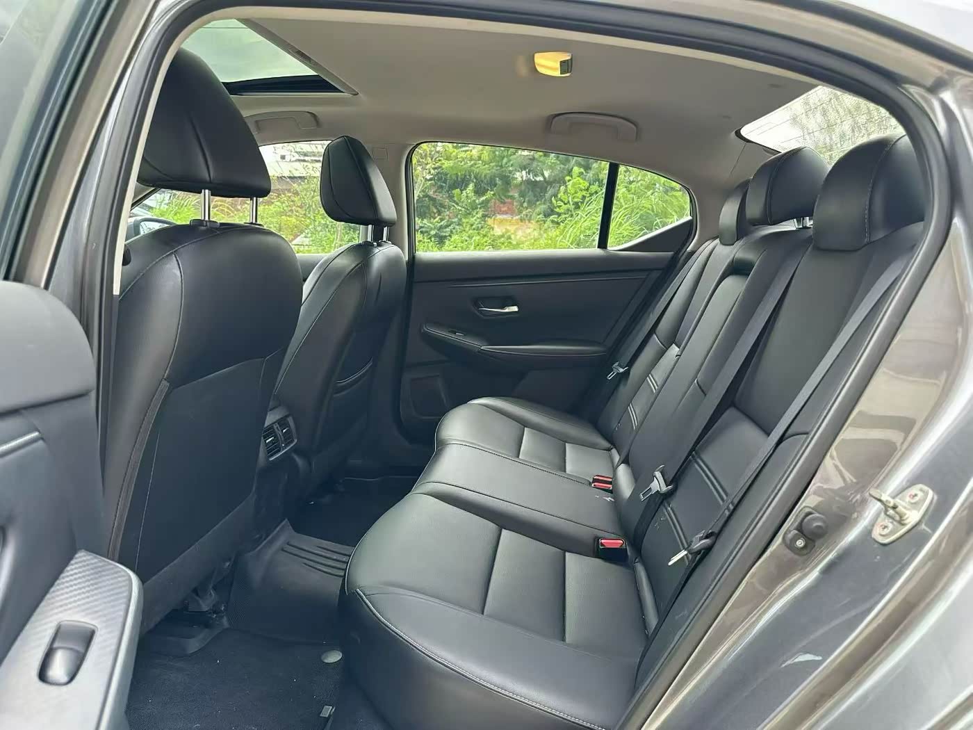 Nissan Sylphy 1.6 л 2021 г. Серебристо-серый, пробег 46000 км