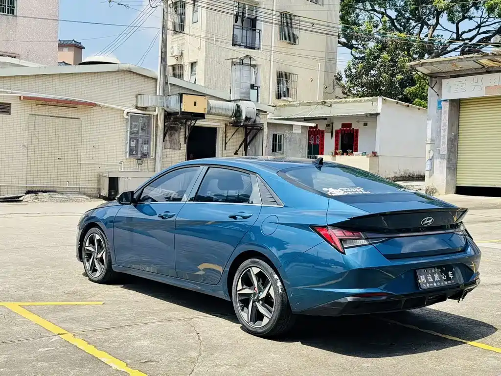 Hyundai Elantra — миниатюра 9