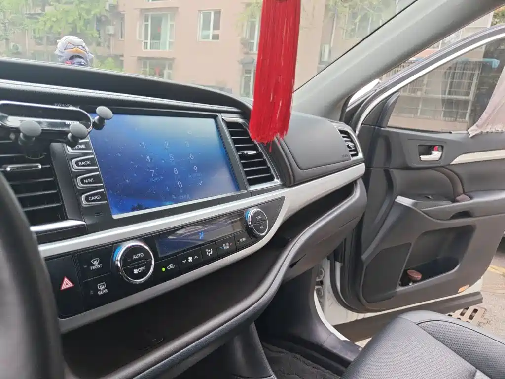 Toyota Highlander — миниатюра 9