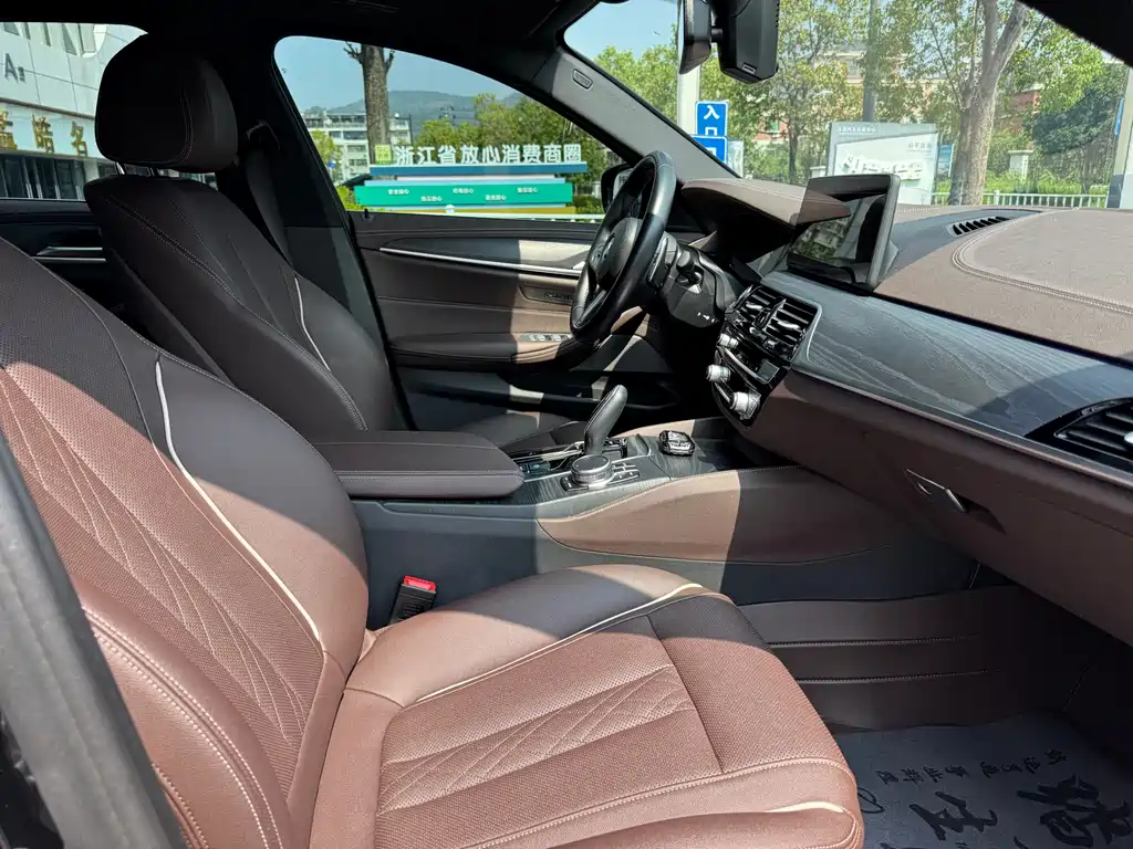 BMW 5 Series — миниатюра 12
