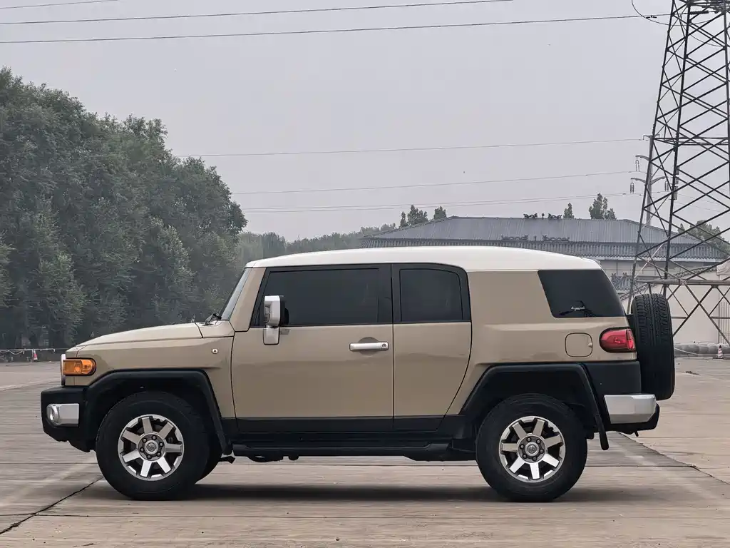 Toyota FJ Cruiser — миниатюра 3