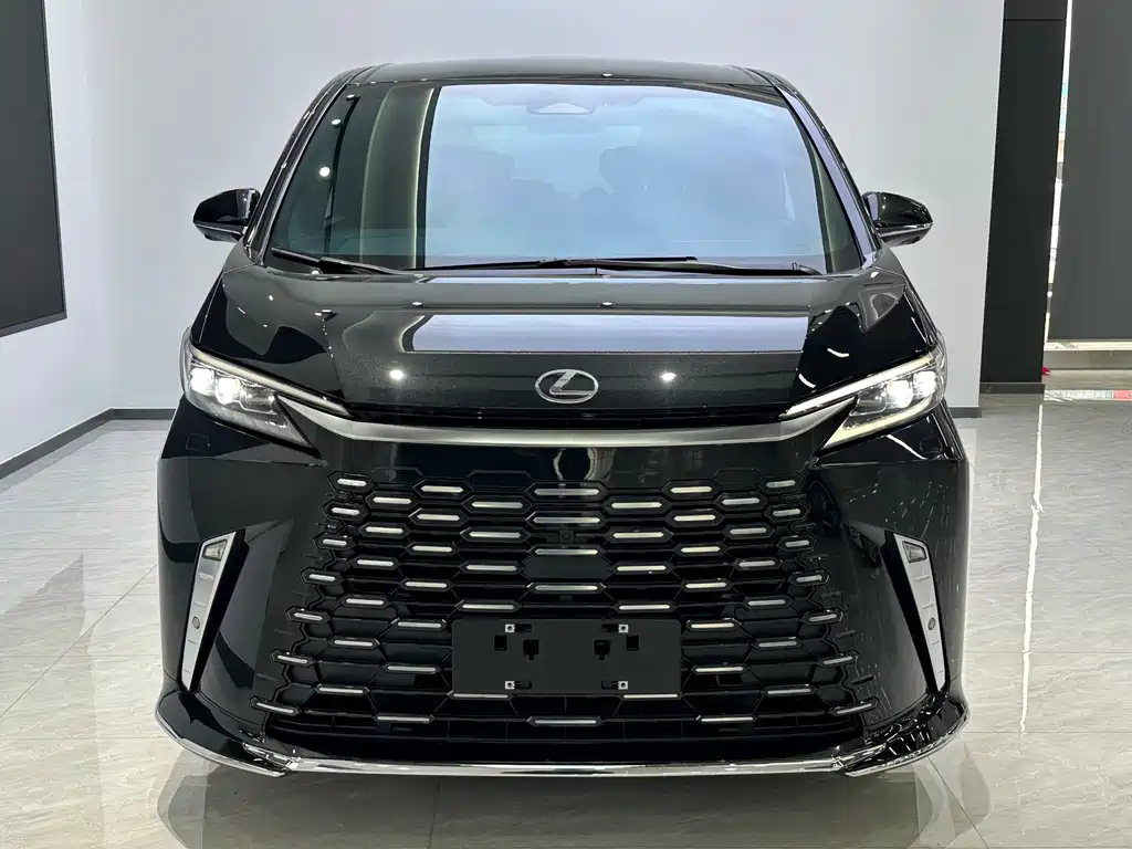 LEXUS LM