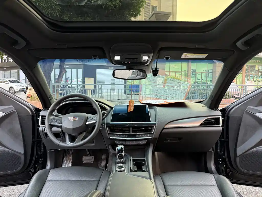Cadillac CT5 — миниатюра 23
