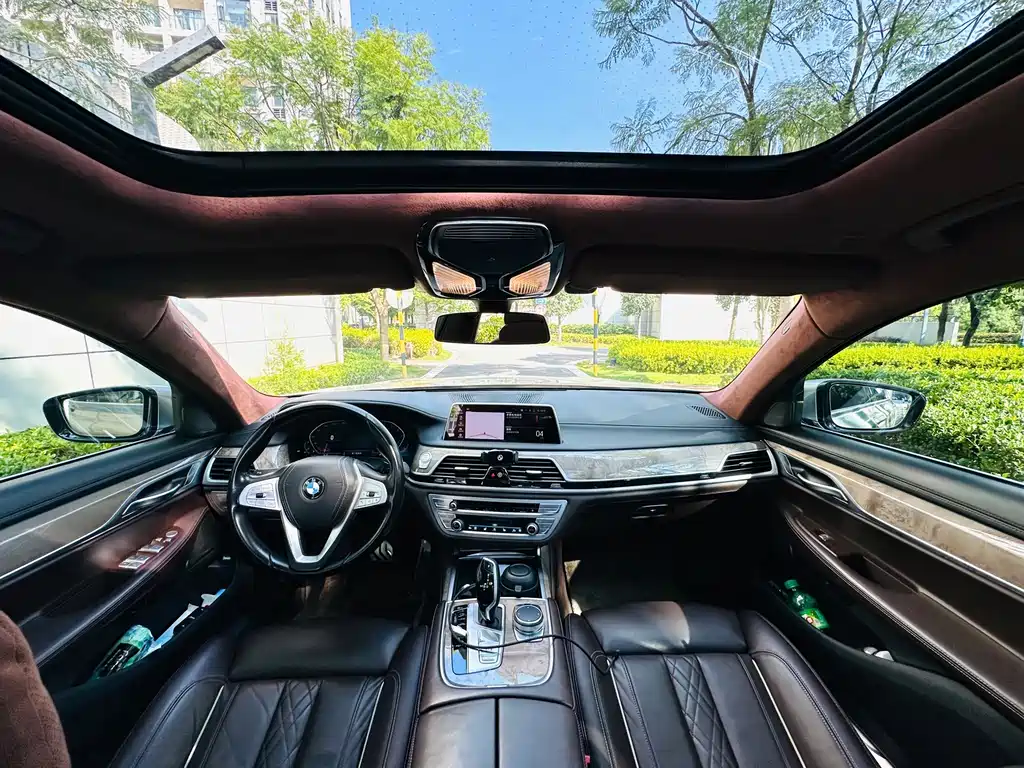 BMW 7 Series — миниатюра 4