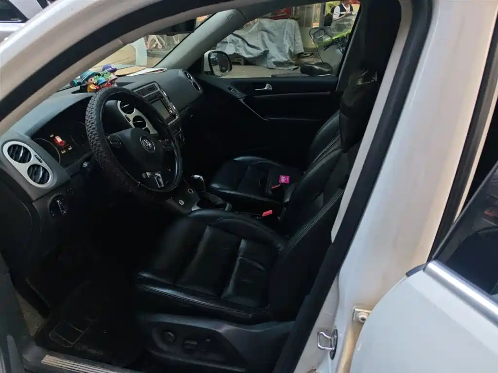Volkswagen Tiguan 2015 1.8TSI AT Luxury