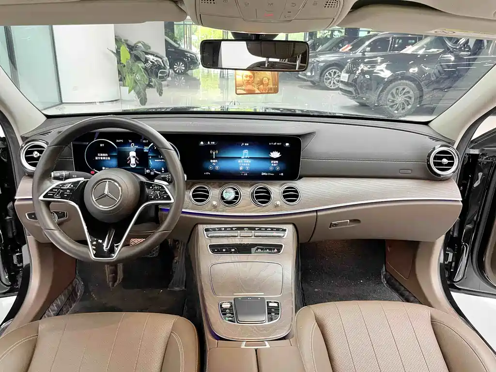 Mercedes-Benz E-Class — миниатюра 4