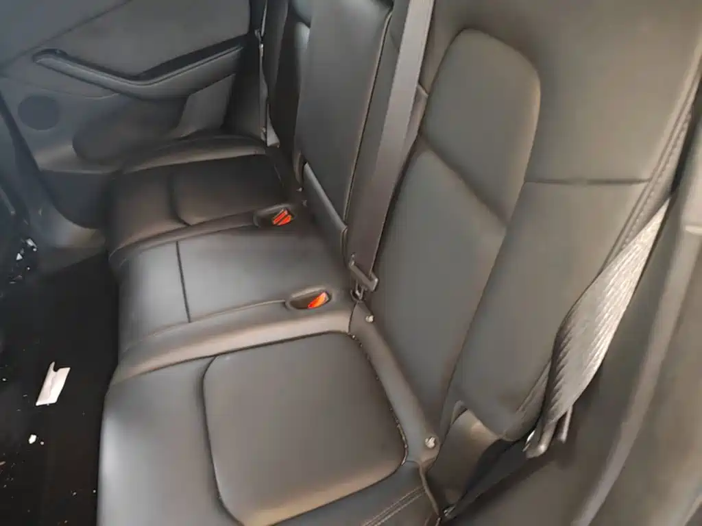 Tesla Model Y — миниатюра 17