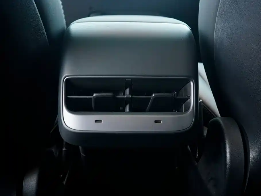 Tesla Model 3 — миниатюра 19