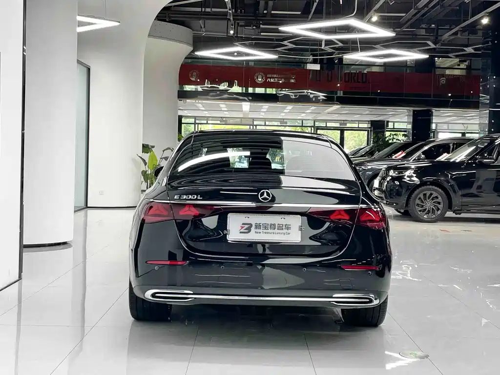 Mercedes-Benz E-Class — миниатюра 12