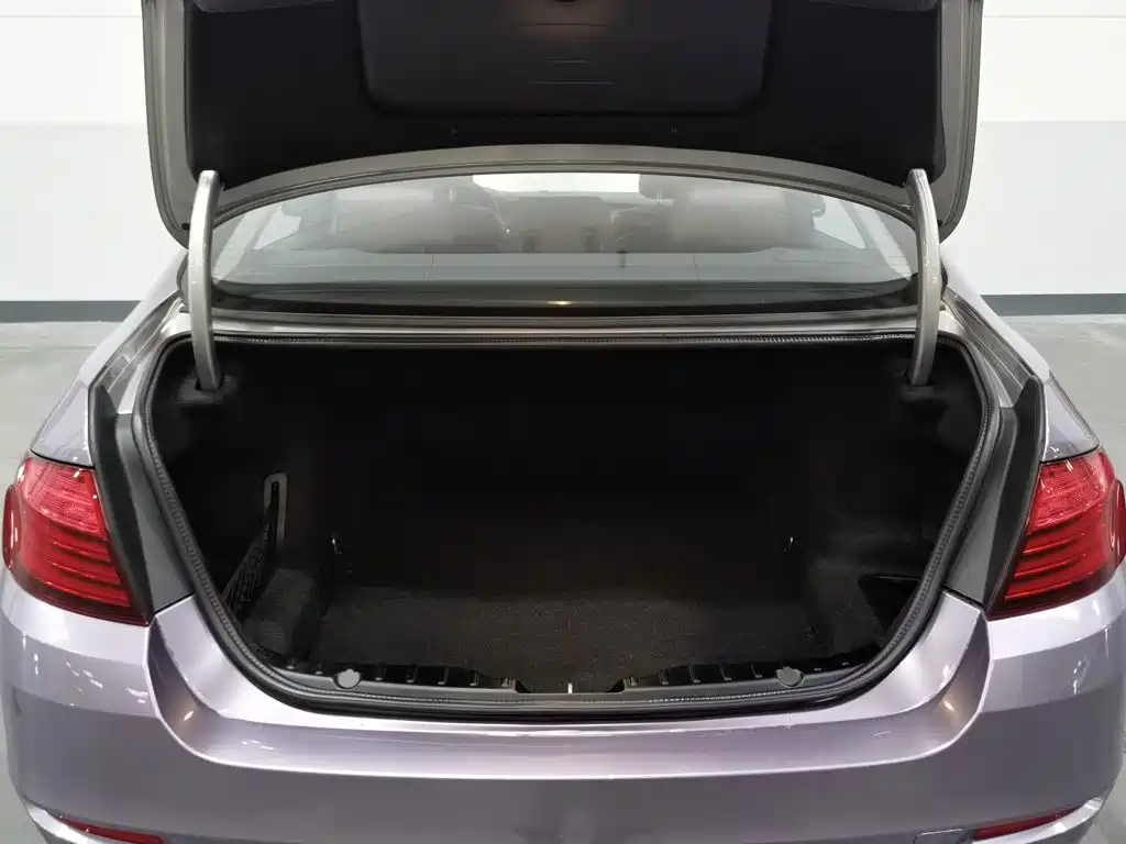 BMW 5 Series — миниатюра 16