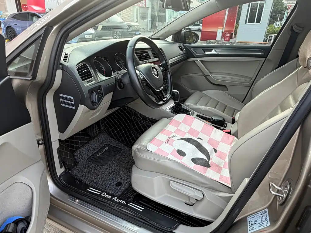 Volkswagen Golf 2016 230TSI AT Luxury