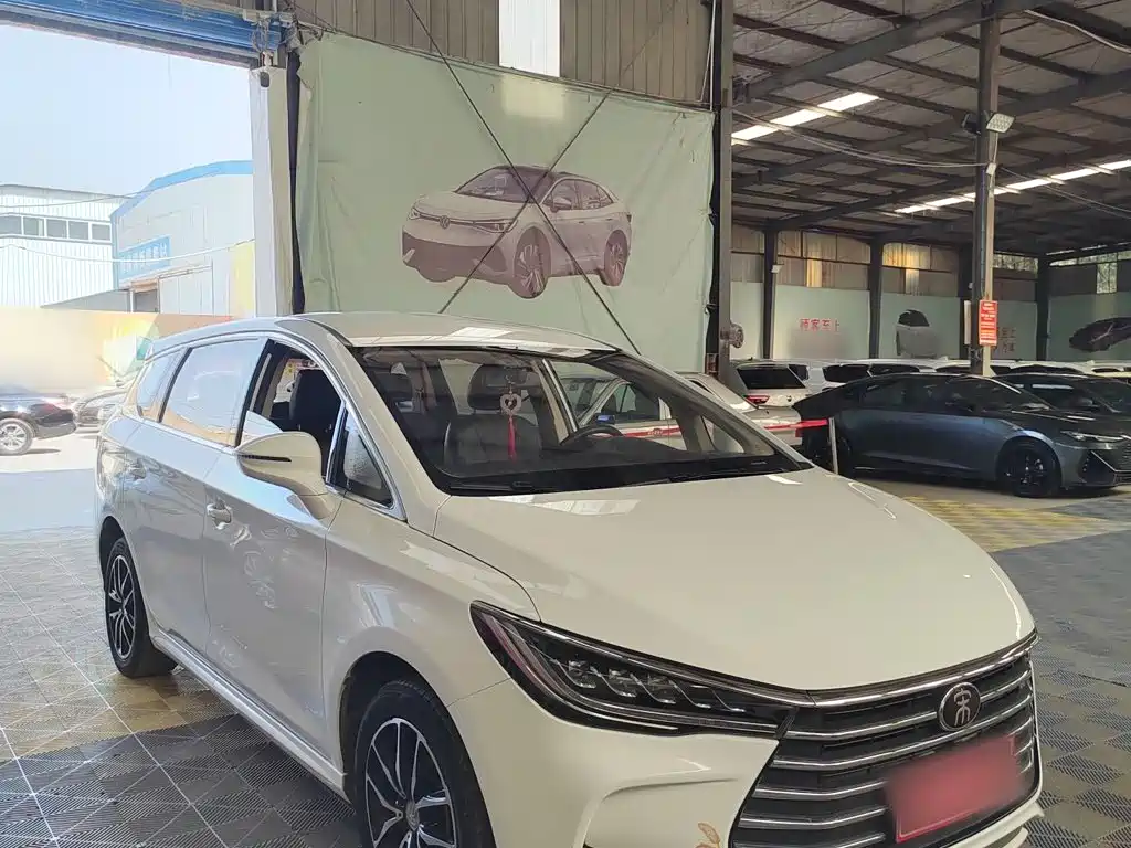 BYD MAX — миниатюра 7