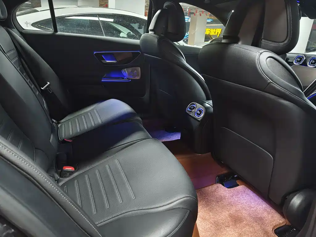 Mercedes-Benz C-Class — миниатюра 12