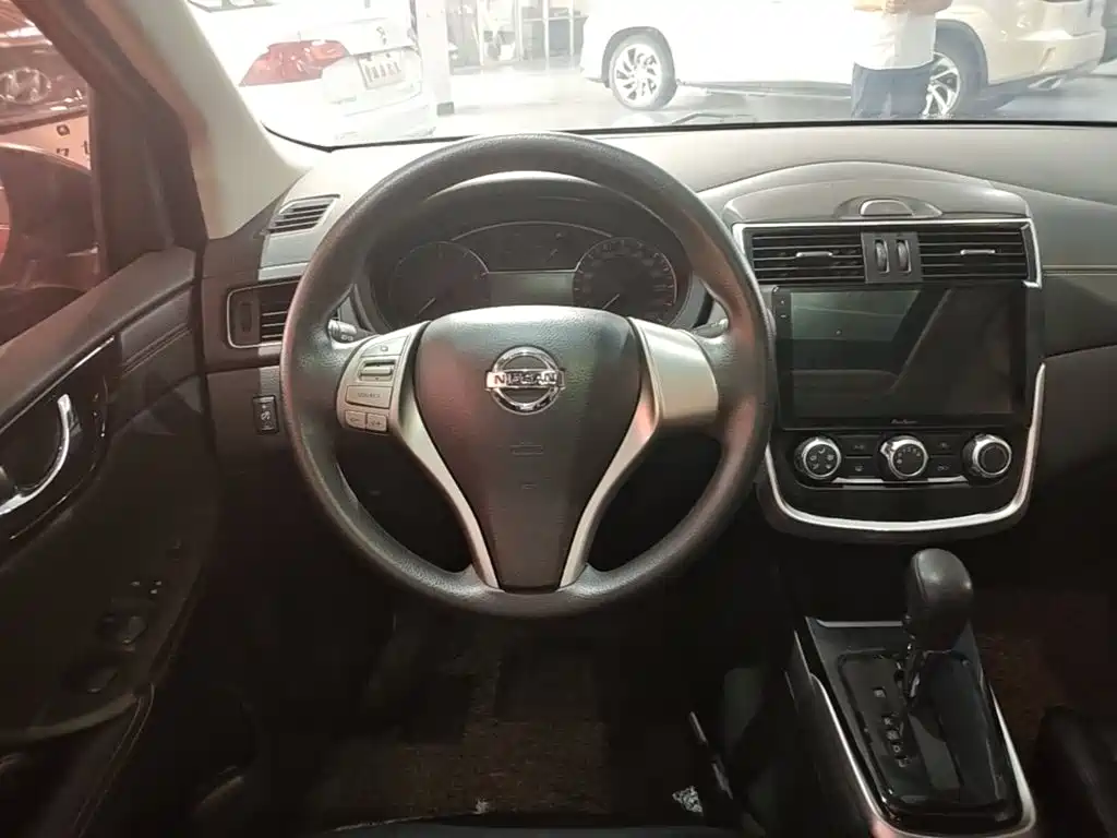 Nissan Tiida — миниатюра 11