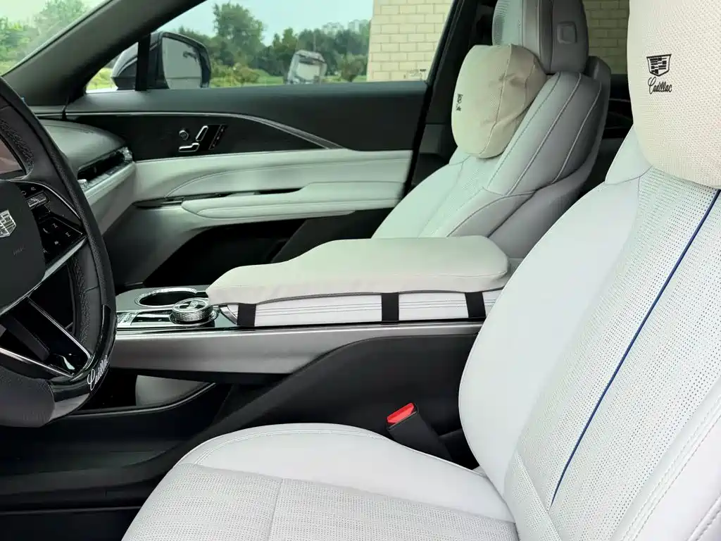 Cadillac Lyriq — миниатюра 11