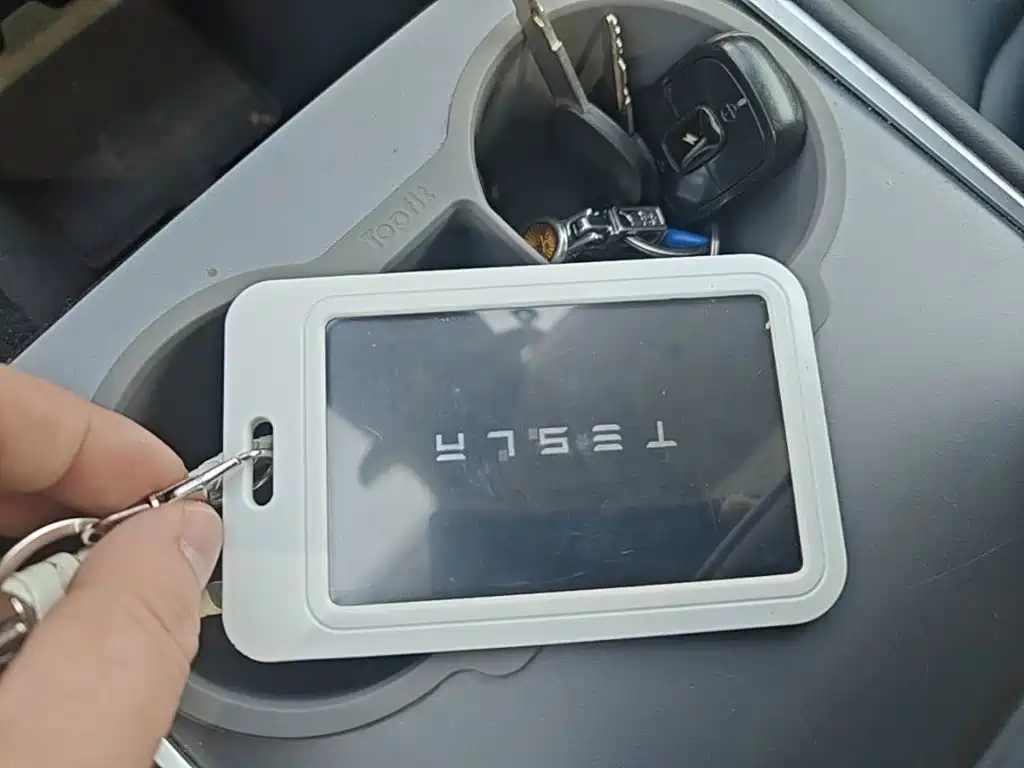 Tesla Model Y — миниатюра 17