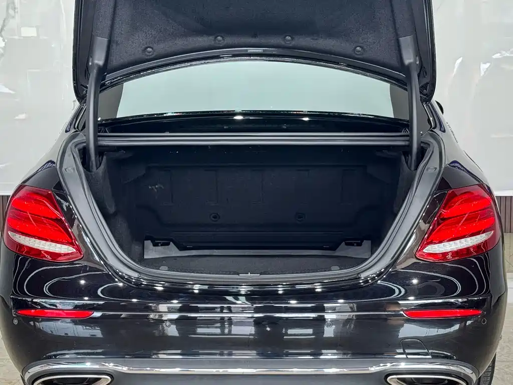 Mercedes-Benz E-Class — миниатюра 24
