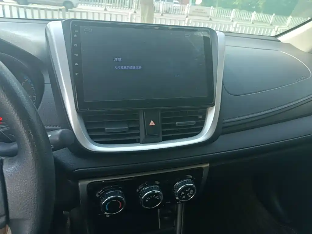 Toyota Yaris L — миниатюра 13