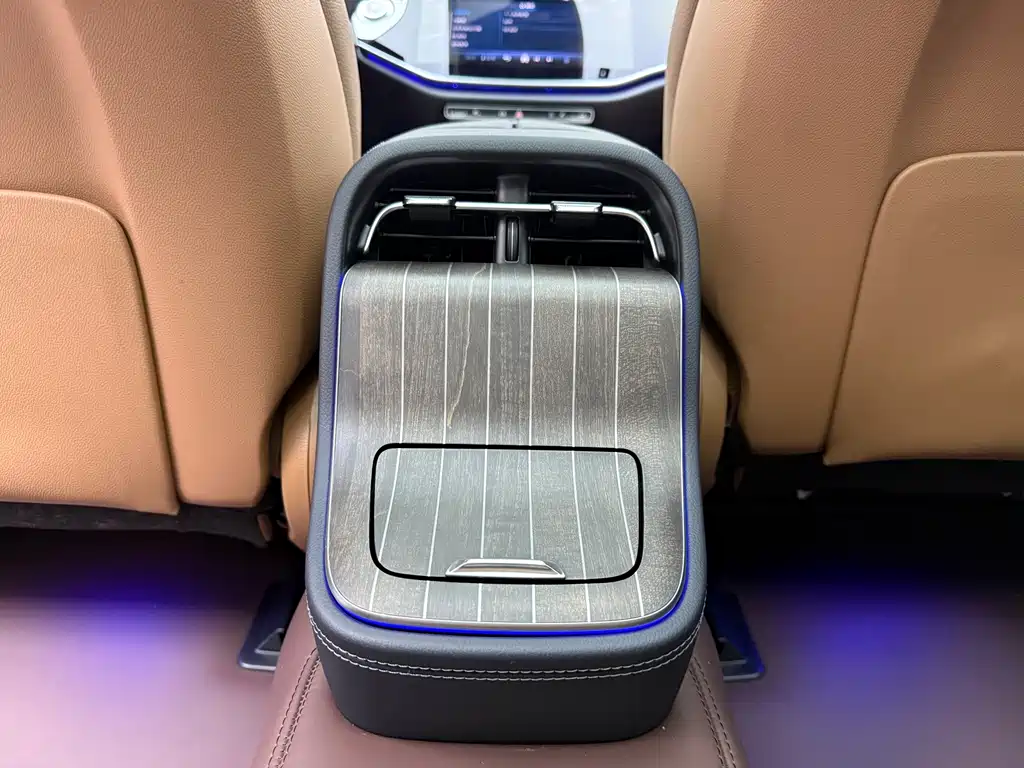 Mercedes-Benz E-Class — миниатюра 17