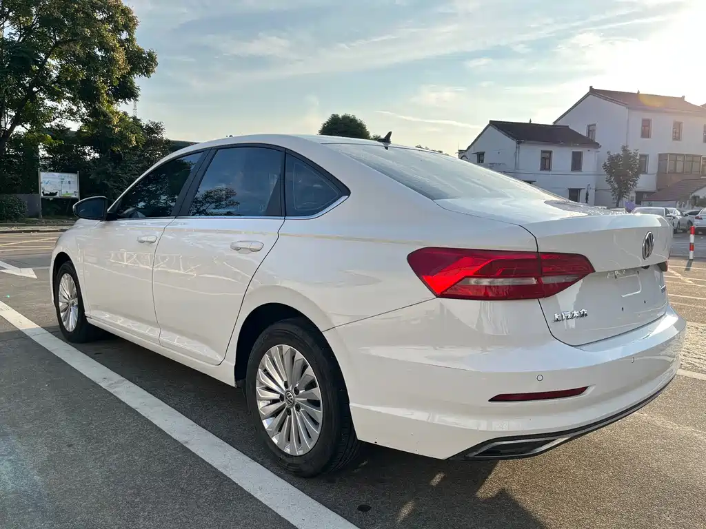 Volkswagen Lavida — миниатюра 4