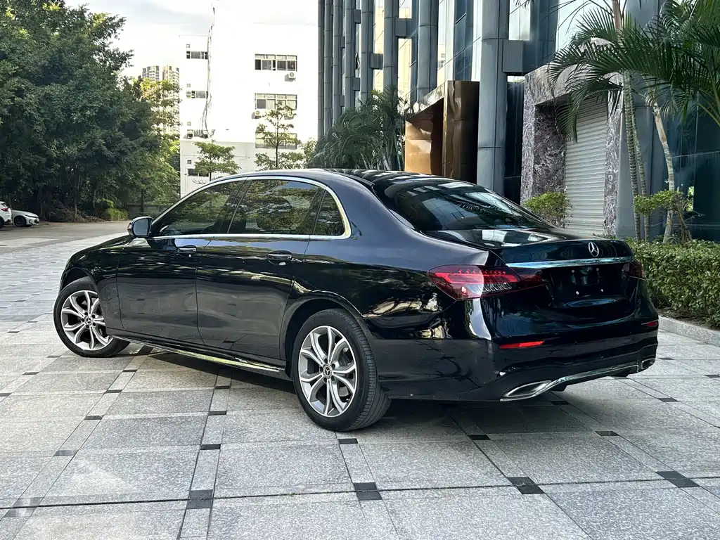 MERCEDES-BENZ E CLASS
