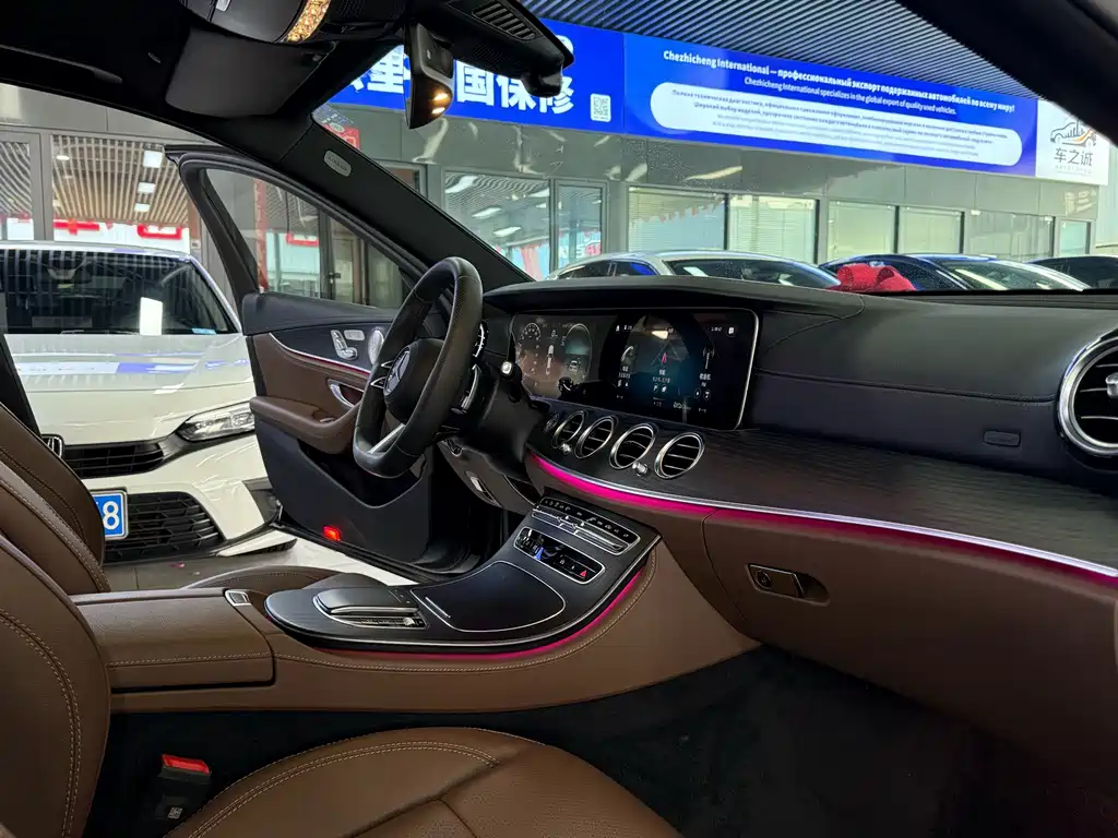 Mercedes-Benz E-Class — миниатюра 12