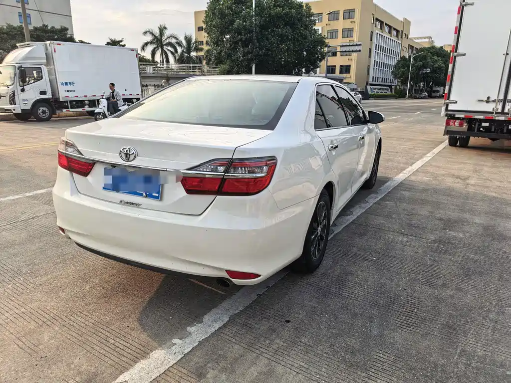 Toyota Camry — миниатюра 11