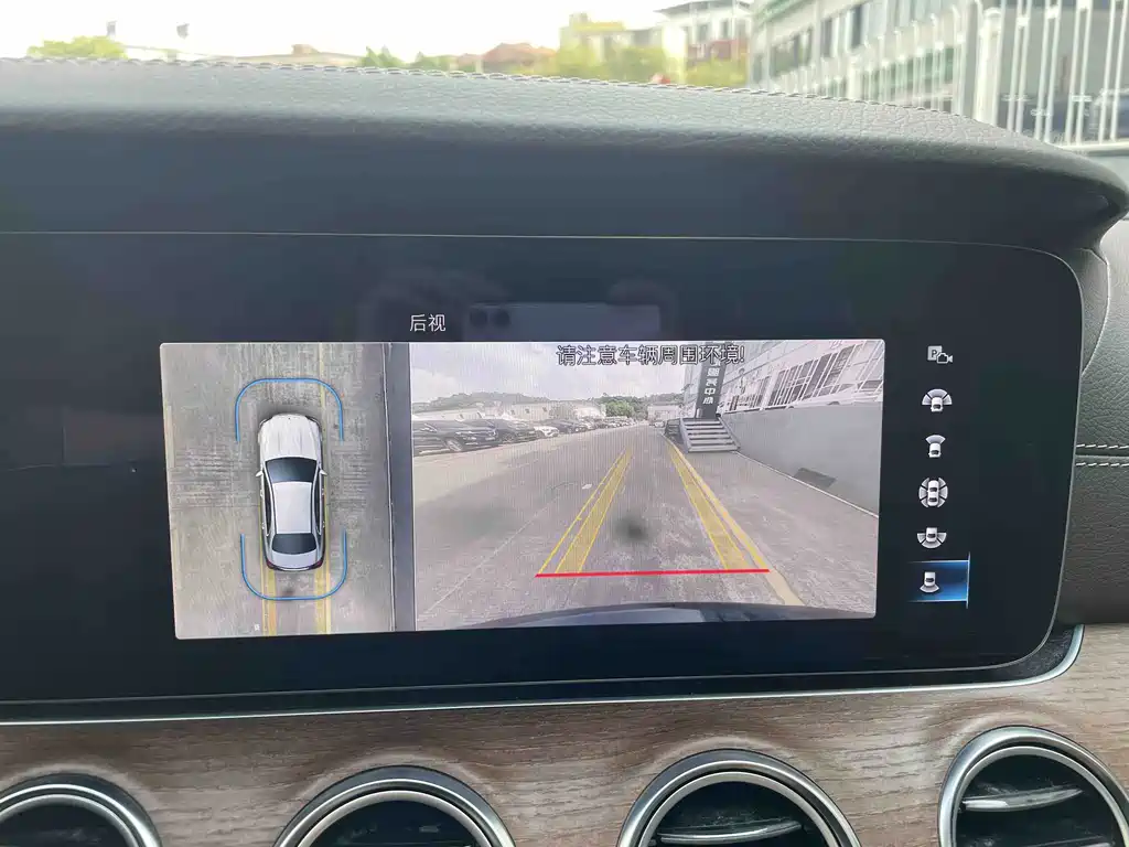 Mercedes-Benz E-Class — миниатюра 13