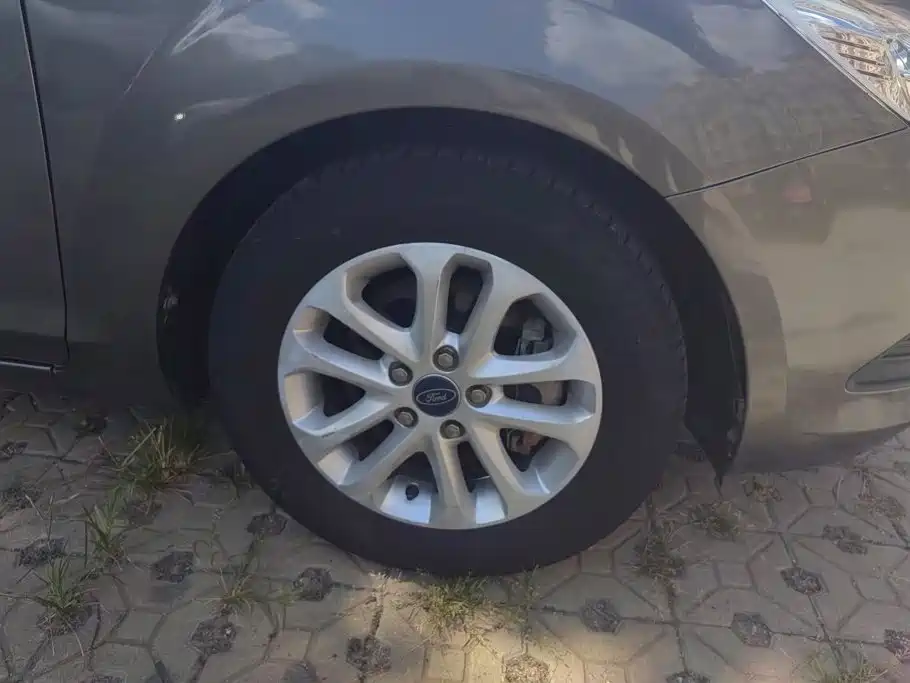 Ford Focus — миниатюра 6