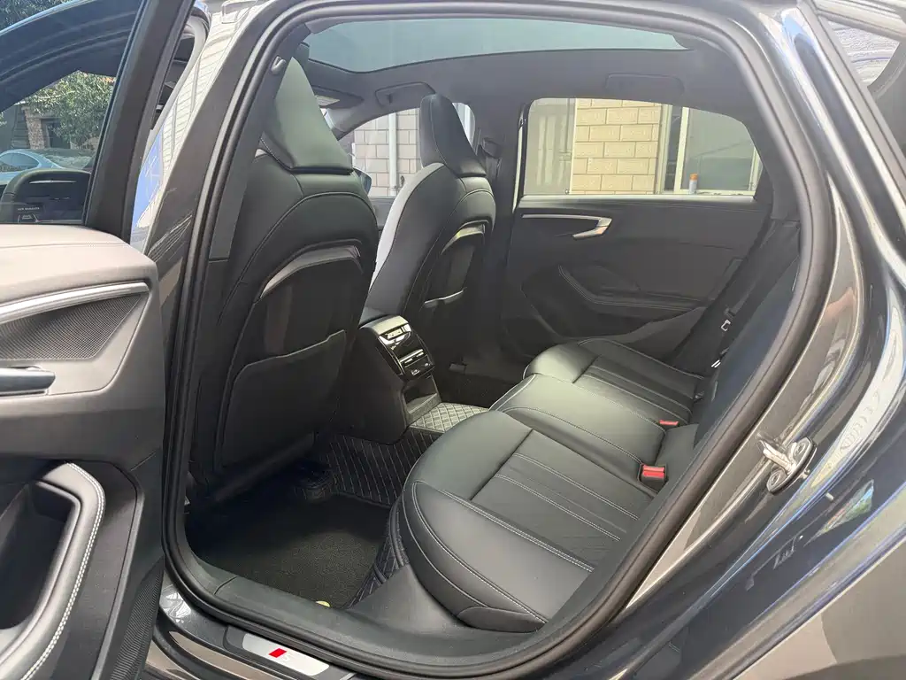 Audi A5L — миниатюра 12