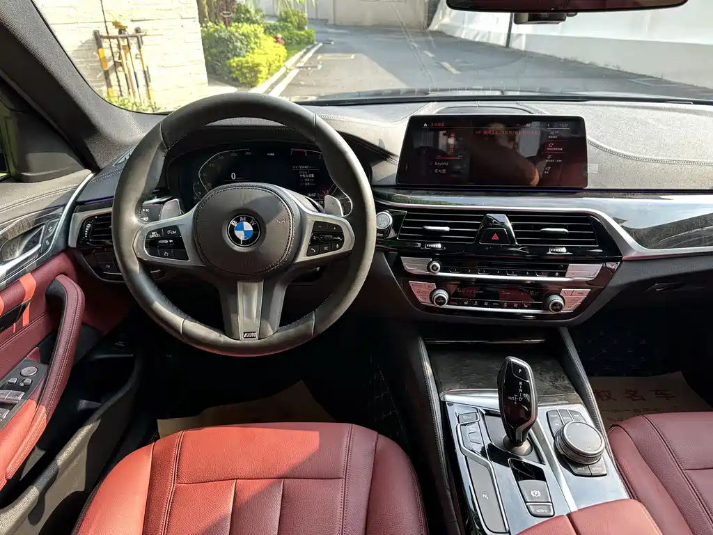 BMW 5 Series — миниатюра 8