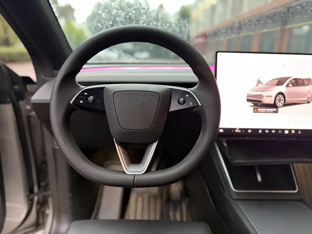 Tesla Model Y L — миниатюра 13
