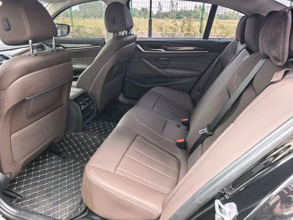 BMW 5 Series — миниатюра 12