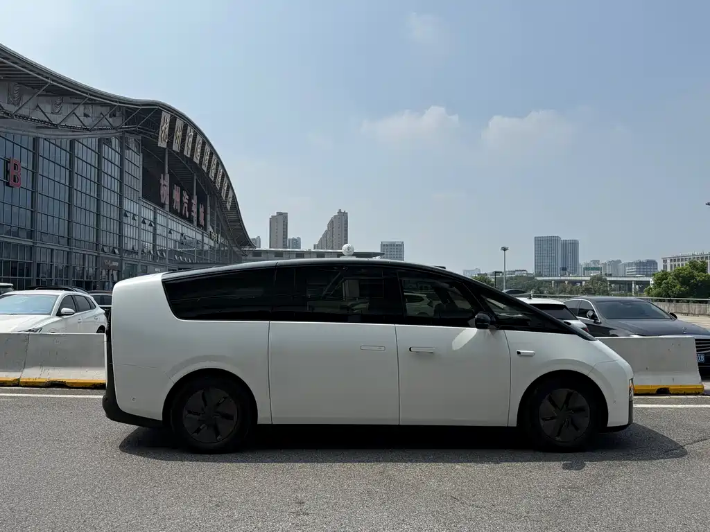 Li Auto Li MEGA — миниатюра 9