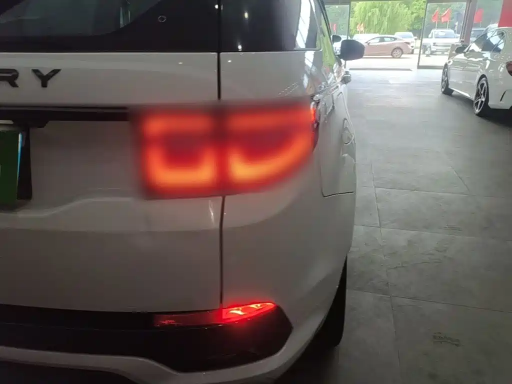 Land Rover Discovery Sport — миниатюра 8